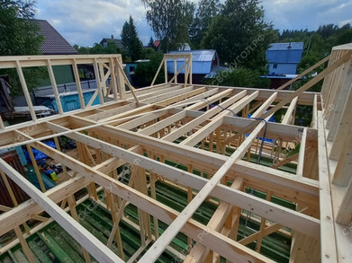 Каркасный дом 7х9 в полтора этажа.